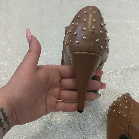 Brown booties - Picture 3 of 7